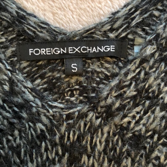 Over size v-neck sweater - Picture 3 of 4